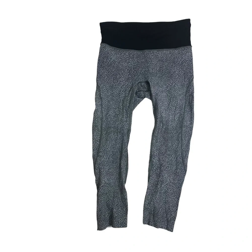 Lululemon Leggings Run the Day Crop Capri Workout Gym Size 6 Small